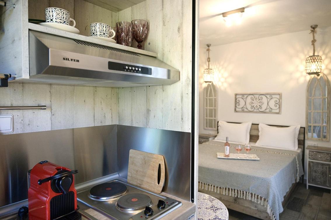Meltemi Luxury Apartments Nea Roda Ngoại thất bức ảnh