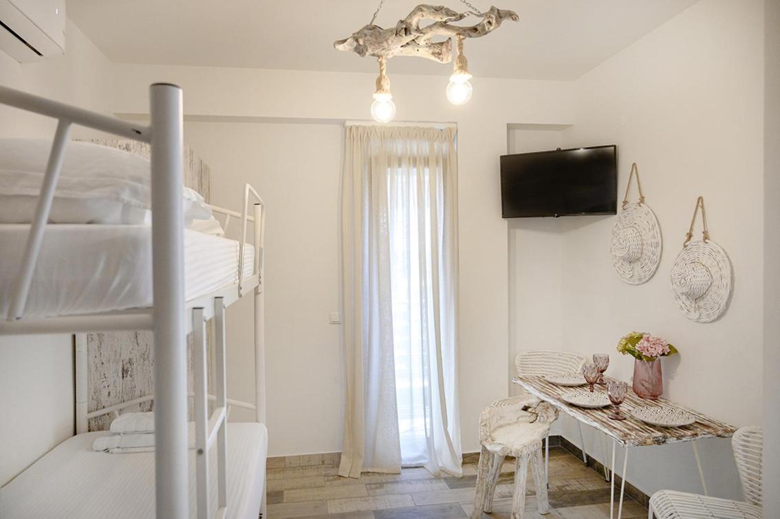 Meltemi Luxury Apartments Nea Roda Ngoại thất bức ảnh