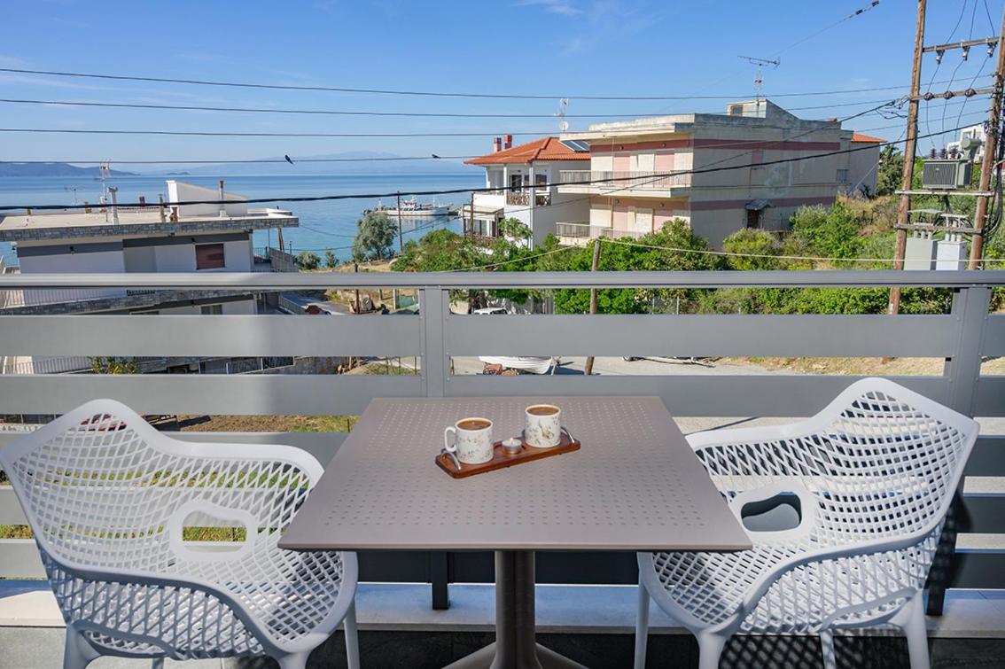 Meltemi Luxury Apartments Nea Roda Ngoại thất bức ảnh