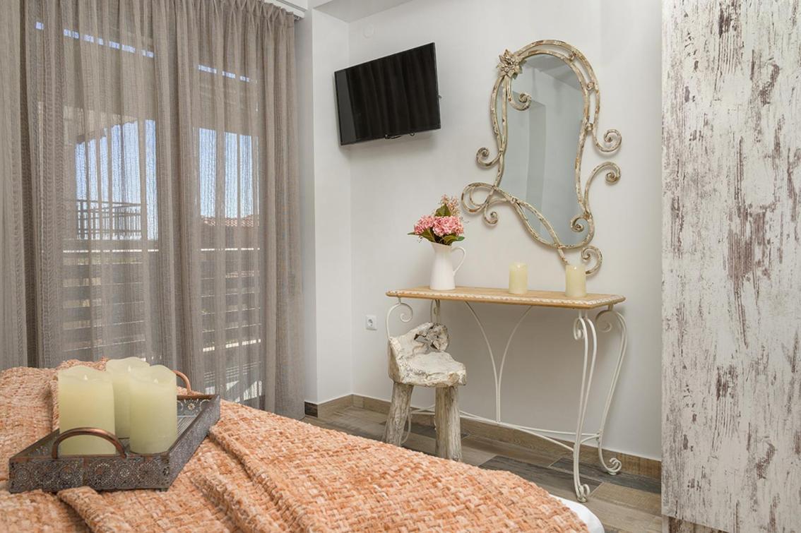 Meltemi Luxury Apartments Nea Roda Ngoại thất bức ảnh