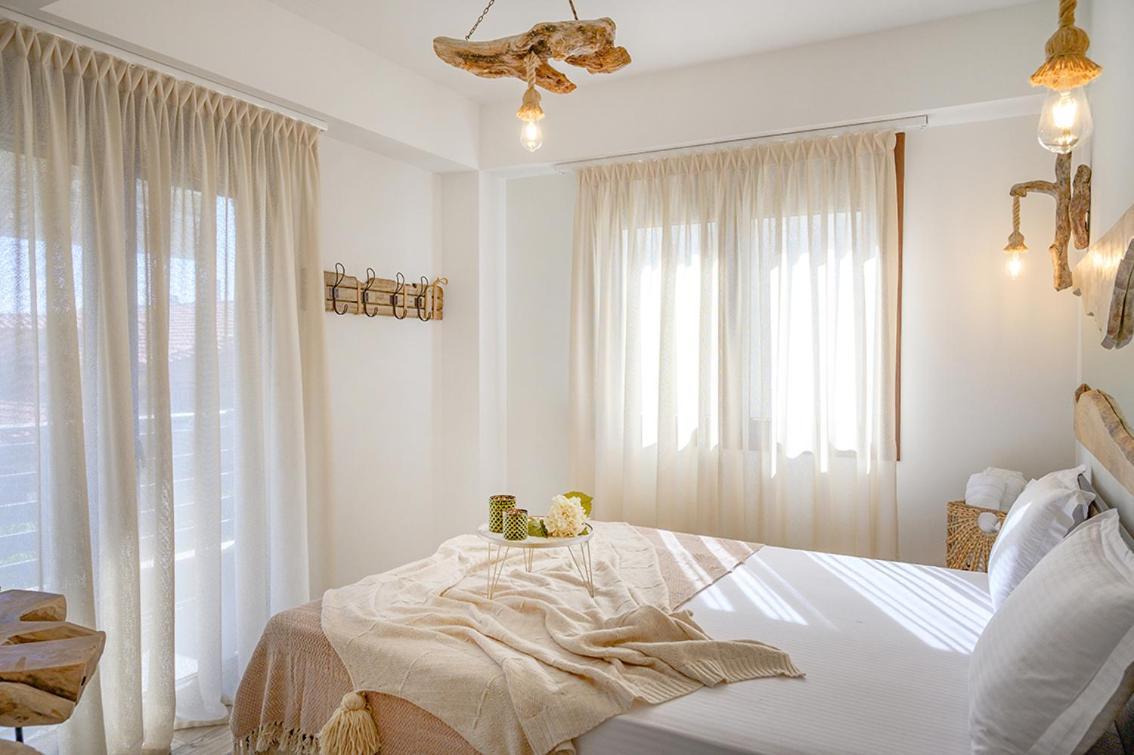 Meltemi Luxury Apartments Nea Roda Ngoại thất bức ảnh