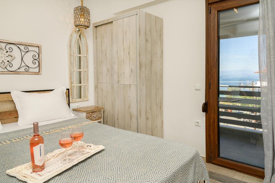 Meltemi Luxury Apartments Nea Roda Ngoại thất bức ảnh