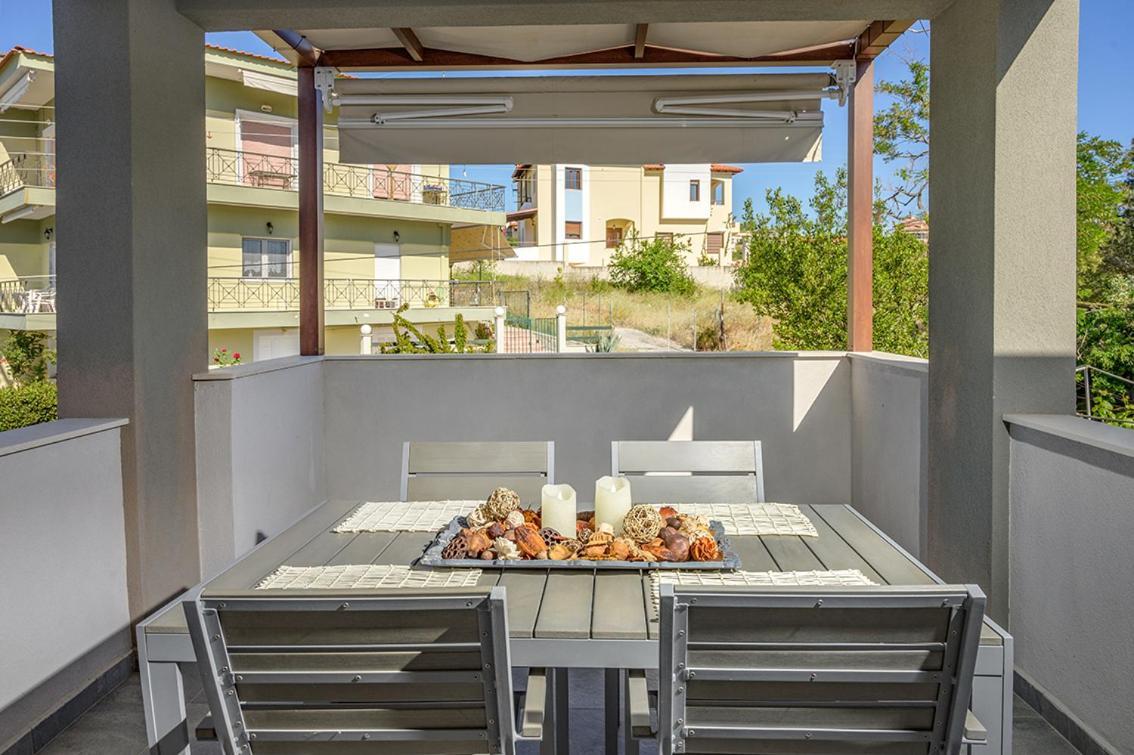 Meltemi Luxury Apartments Nea Roda Ngoại thất bức ảnh